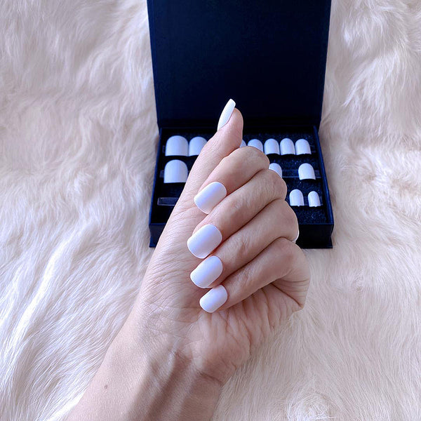faux-ongles courts naturels press-on nails réutilisables sans colle blancs mats