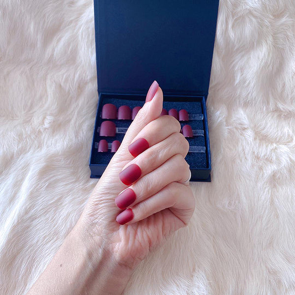 faux-ongles courts naturels press-on nails réutilisables sans colle bordeaux mats