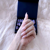 faux-ongles courts naturels press-on nails réutilisables sans colle swirls blancs