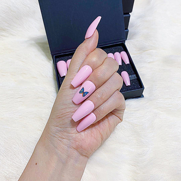 faux-ongles courts naturels press on nails réutilisables sans colle roses papillons bleus